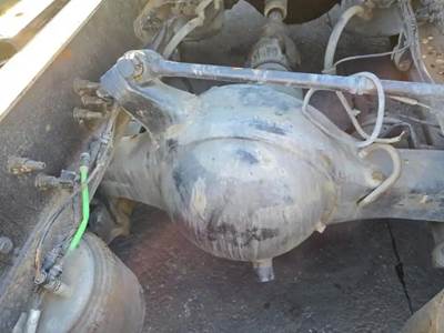 Meritor-Rockwell MR2014X Rear Axle Housing for a Freightliner Cascadia 125