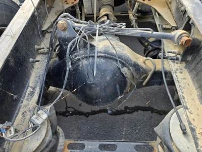 Meritor-Rockwell MR2014X Rear Axle Housing for a Volvo VNM