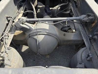 Meritor-Rockwell MR2014X Rear Axle Housing for a Freightliner Cascadia 125