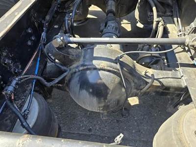 Meritor-Rockwell MR2014X Rear Axle Housing for a Freightliner Cascadia 125