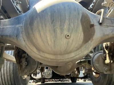 Meritor-Rockwell MR2014X Rear Axle Housing for a Freightliner Cascadia 125
