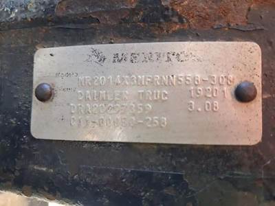 Meritor-Rockwell MR2014X Rear Axle Housing for a Freightliner Cascadia 126