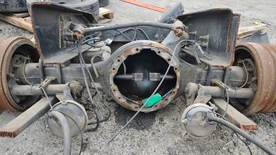 Meritor-Rockwell MR2014X Rear Axle Housing for a Freightliner Cascadia 125