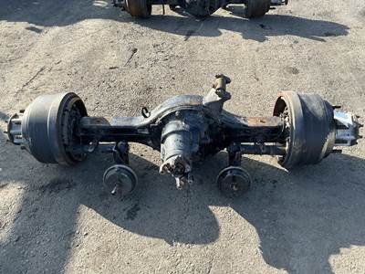 Meritor-Rockwell MR2014X Rear Axle Housing for a Freightliner CASCADIA