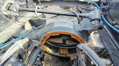 Meritor-Rockwell MR2014X Rear Axle Housing for a Freightliner Cascadia 126