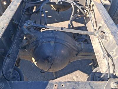 Meritor-Rockwell MR2014X Rear Axle Housing for a Freightliner CASCADIA