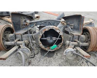 Meritor-Rockwell MR2014X Rear Axle Housing for a Freightliner Cascadia 125