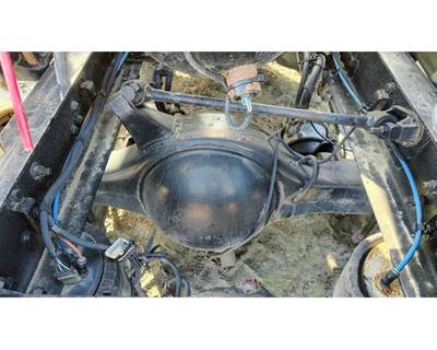 Meritor-Rockwell MR2014X Rear Axle Housing for a Freightliner Cascadia 125