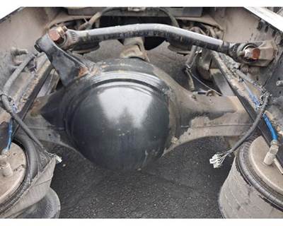 Meritor-Rockwell MR2014X Rear Axle Housing for a Freightliner Cascadia 125