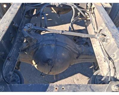 Meritor-Rockwell MR2014X Rear Axle Housing for a Freightliner Cascadia 126