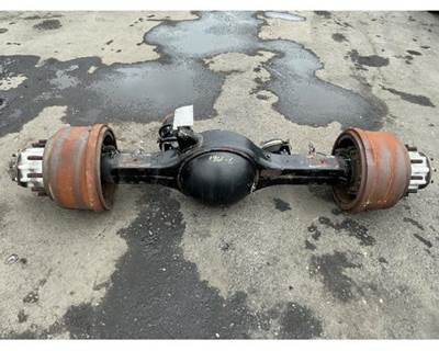 Meritor-Rockwell MR2014X Rear Axle Housing for a Freightliner Cascadia 125