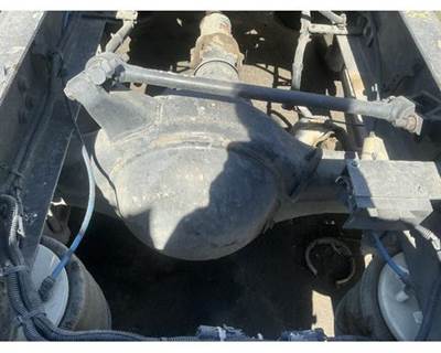 Meritor-Rockwell MR2014X Rear Axle Housing for a Freightliner CASCADIA