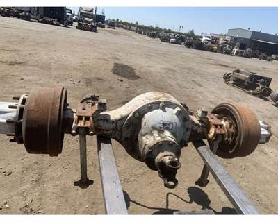 Meritor-Rockwell R170 Rear Axle Housing for a Freightliner FLC120