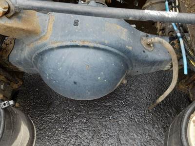 Meritor-Rockwell RR20145 Rear Axle Housing for a Freightliner COLUMBIA 120