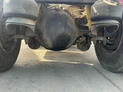 Meritor-Rockwell RS23160 Rear Axle Housing for a Peterbilt 377