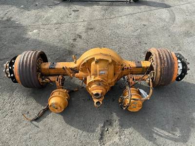 Meritor-Rockwell RSL21230 Rear Axle Housing for a Ford L8513