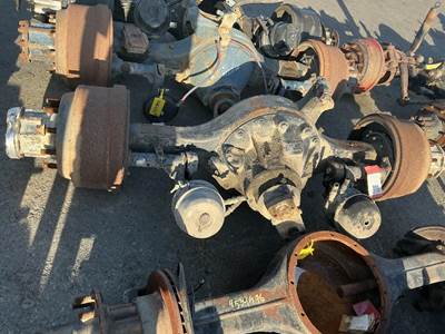 Meritor-Rockwell RSL23180 Rear Axle Housing for a Freightliner FLD120