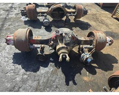 Meritor-Rockwell RSL23180 Rear Axle Housing for a Freightliner FLD120