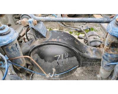 Meritor-Rockwell SQ100R Rear Axle Housing for a Peterbilt 379