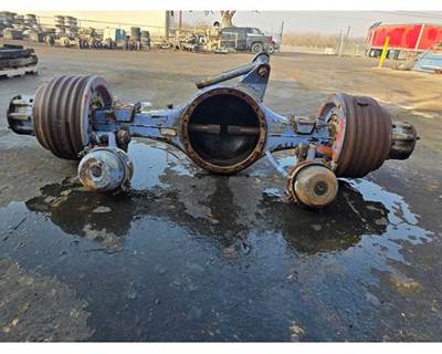 Meritor-Rockwell SQ100R Rear Axle Housing for a Freightliner FLC112
