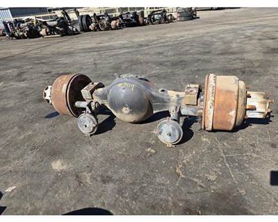 Meritor-Rockwell SQ100R Rear Axle Housing for a Freightliner FLT