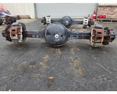 Spicer S150S Rear Axle Housing for a International 1652