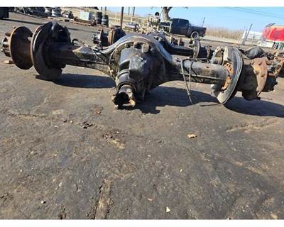 Spicer S150S Rear Axle Housing for a International 1652