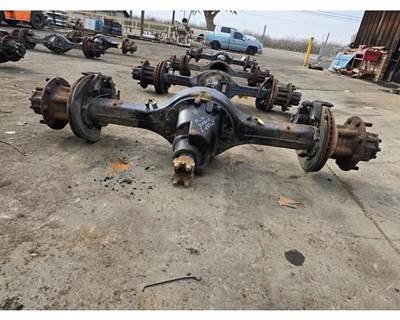 Spicer S150S Rear Axle Housing for a International 1652