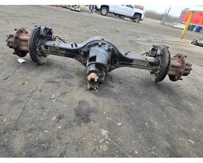 Spicer S150S Rear Axle Housing for a International 1652