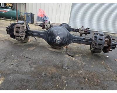 Spicer S150S Rear Axle Housing for a International 1652