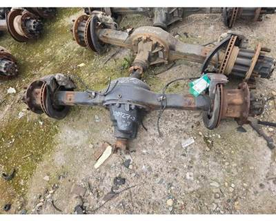 Spicer S150S Rear Axle Housing for a International 1652