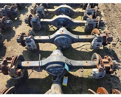 Spicer S150S Rear Axle Housing for a International 1652