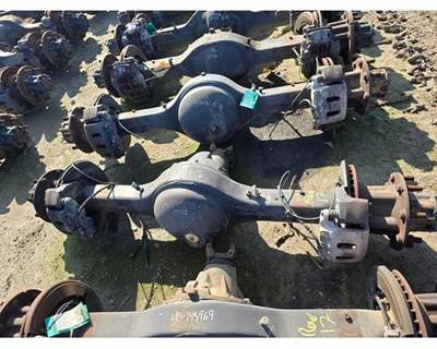 Spicer S150S Rear Axle Housing for a International 1652