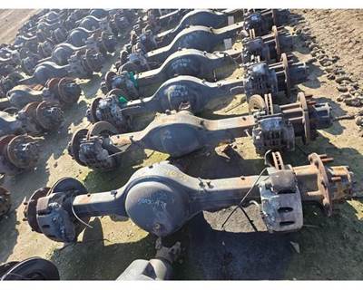 Spicer S150S Rear Axle Housing for a International 1652