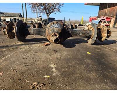 Spicer S150S Rear Axle Housing for a International 1652