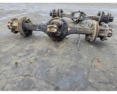 Spicer S150S Rear Axle Housing for a International 1652