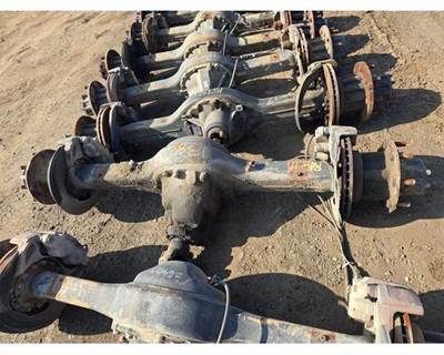 Spicer S150S Rear Axle Housing for a International 1652