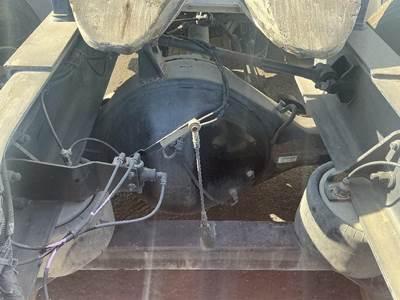 Spicer S21170 Rear Axle Housing for a Peterbilt 384