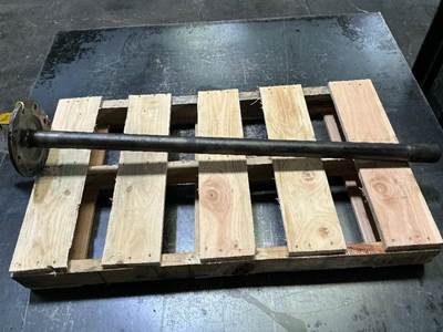 Meritor-Rockwell MD2014X Axle Shaft for a Kenworth T680