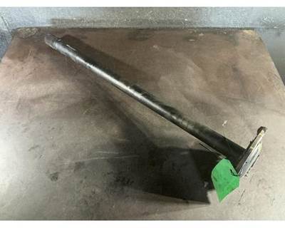 Meritor-Rockwell MD2014X Axle Shaft for a Mack CXU613
