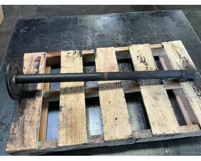 Meritor-Rockwell MD2014X Axle Shaft for a Mack CXU613