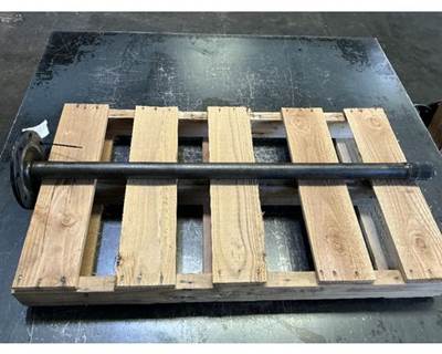 Meritor-Rockwell MD2014X Axle Shaft for a Mack CXU613