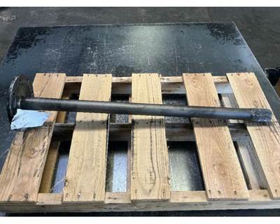 Meritor-Rockwell MD2014X Axle Shaft for a Mack CXU613