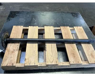 Meritor-Rockwell MD2014X Axle Shaft for a Mack CXU613