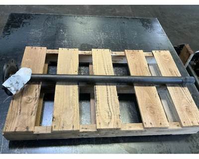 Meritor-Rockwell MD2014X Axle Shaft for a Mack CXU613