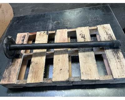 Meritor-Rockwell ME20165 (RSL23160) Axle Shaft for a Mack CXU633T