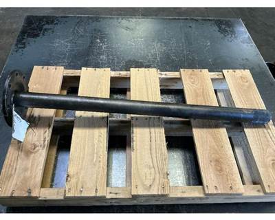 Meritor-Rockwell ME20165 (RSL23160) Axle Shaft for a Mack CXU613