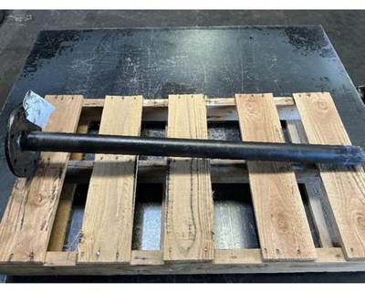 Meritor-Rockwell ME20165 (RSL23160) Axle Shaft for a Mack CXU633T