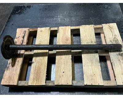 Meritor-Rockwell MR2014X Axle Shaft for a Mack CXU613