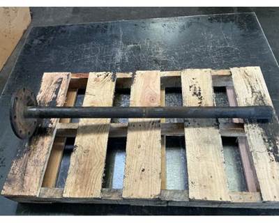 Meritor-Rockwell MR2014X Axle Shaft for a Mack CXU613